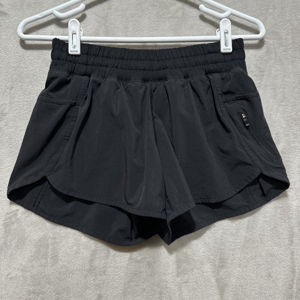 Lululemon Athletica Women's 6 Black Activewear Shorts Pockets Elastic Waist Logo